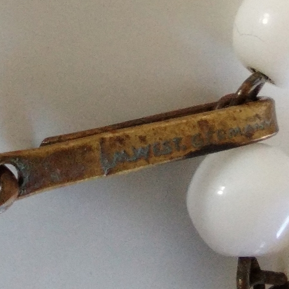 Milk Glass Oval Link Bronze-Tone Metal Necklace Vintage - Picture 7 of 8